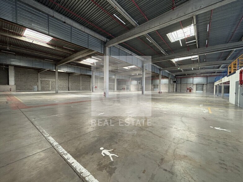 7 Rue André Sentuc, Vénissieux to rent - Building Photo - Image 2 of 12