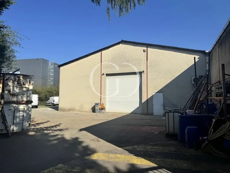 98 Rue Des Sources, Saint-Genis-Laval to rent Building Photo- Image 1 of 8