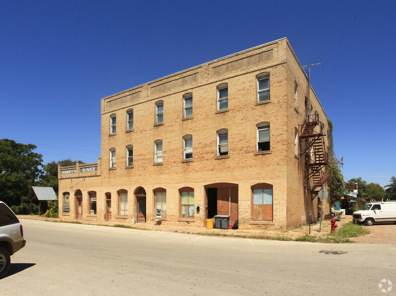 111 NE 2nd St, Smithville, TX for sale - Building Photo - Image 1 of 1