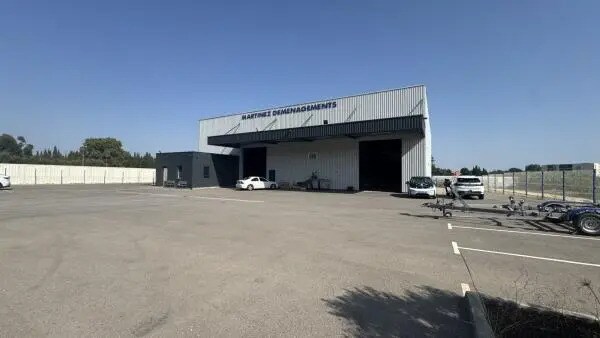 Location Local d'activités 942 m² - Photo 1