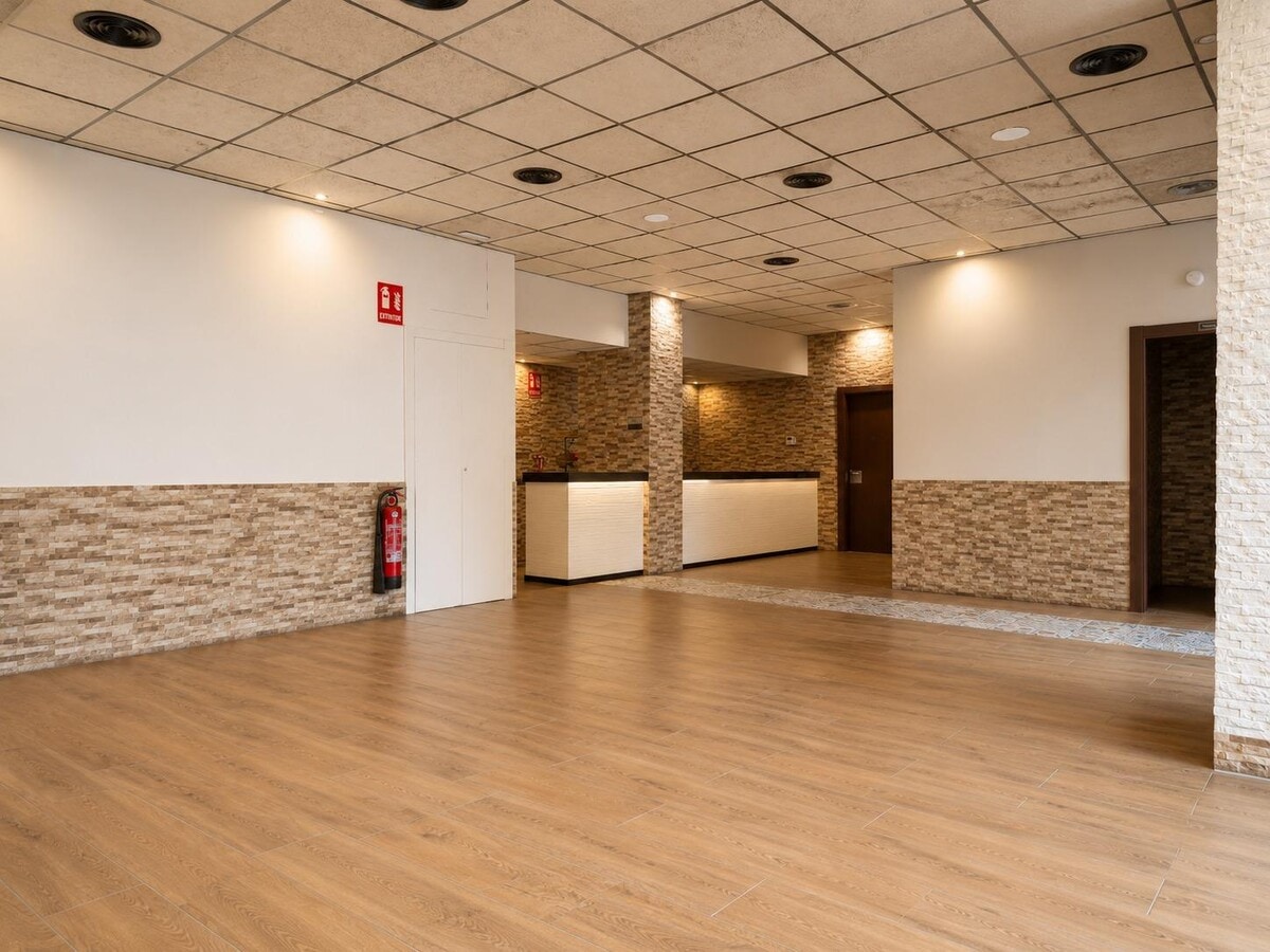 Reus, TAR 43204 - Unit 1 - - Interior Photo - Image 1 of 20