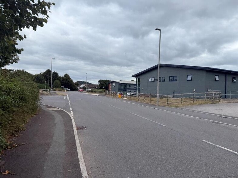 Corbin Way, Bradpole to rent - Building Photo - Image 2 of 3