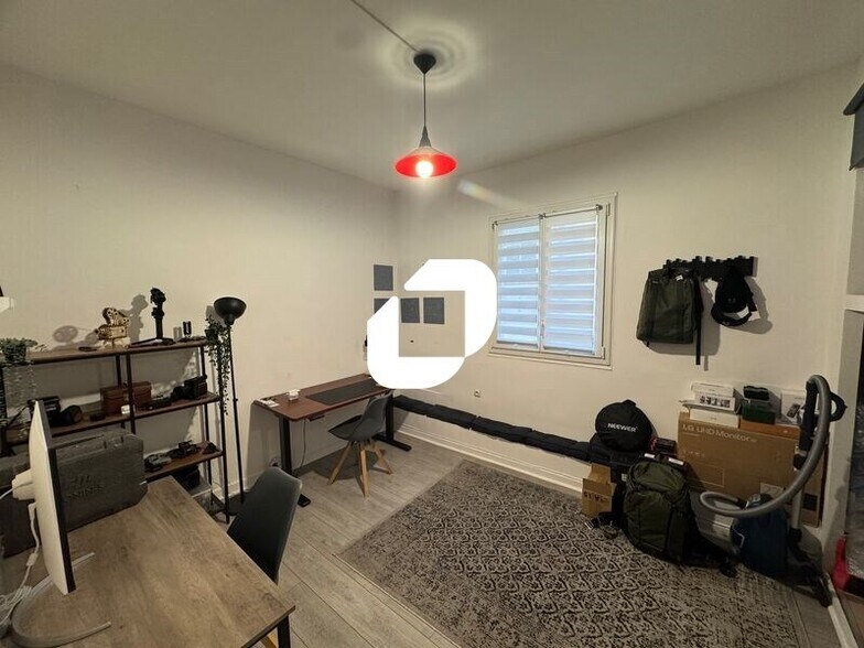 Office in Montrouge to rent - Interior Photo - Image 2 of 3
