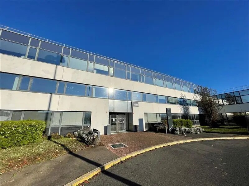 Office in Tremblay-en-France to rent Building Photo- Image 1 of 12