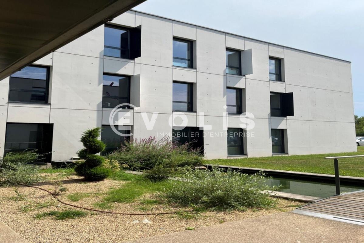 13 Rue Aimé Cotton, Saint-Priest to rent Building Photo- Image 1 of 7