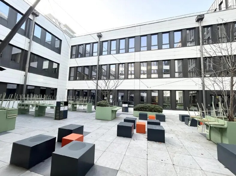 35-37 Rue Louis Guérin, Villeurbanne to rent - Building Photo - Image 1 of 15