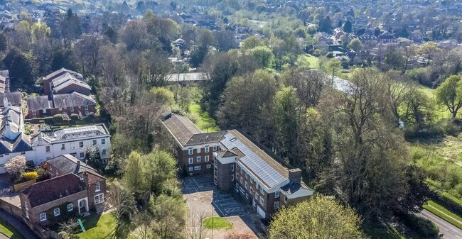 More details for 40 Lower Ln, Bishops Waltham - Health Care for Sale