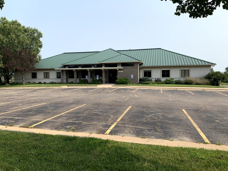 4646 NW Fielding Rd, Topeka, KS for sale - Primary Photo - Image 1 of 1