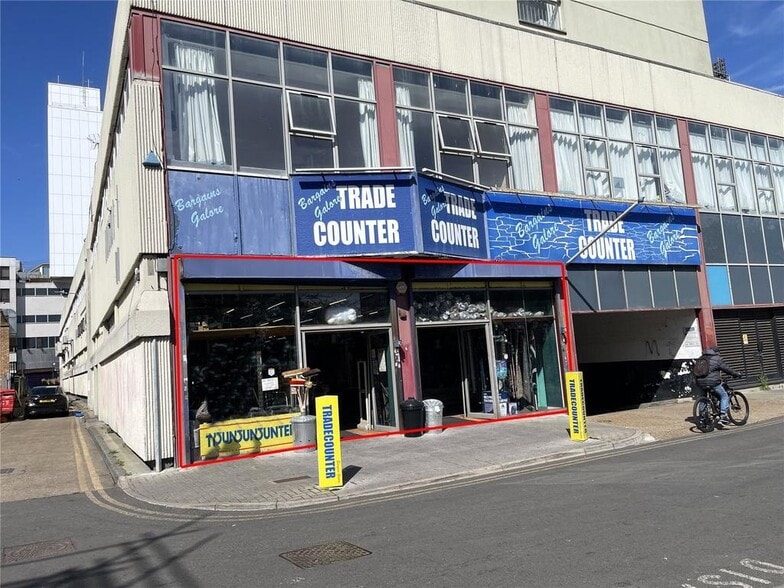 7 Whitegate Rd, Southend On Sea to rent - Building Photo - Image 2 of 18