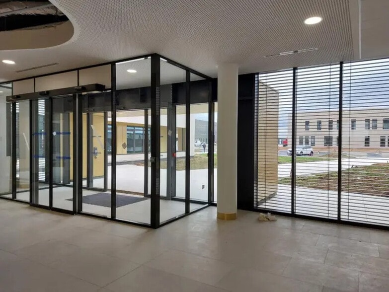 Office in Genas to rent - Building Photo - Image 2 of 8
