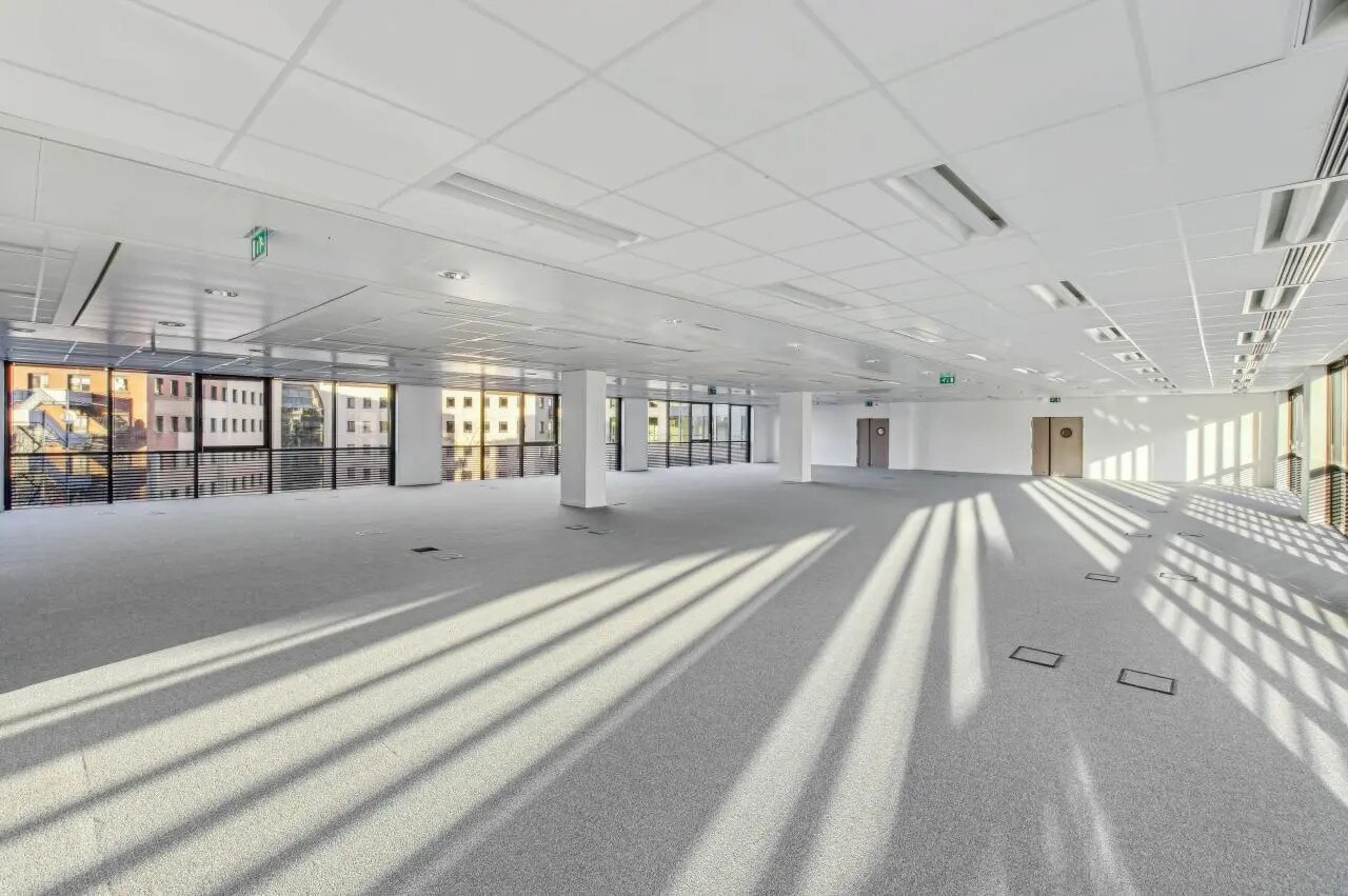 Office in Saint-Denis to rent Building Photo- Image 1 of 16