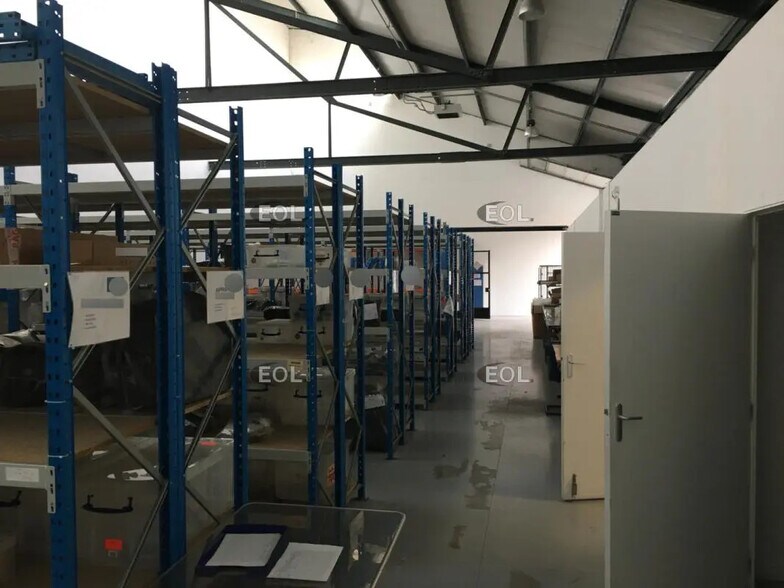 Light Industrial in Saint-Denis to rent - Interior Photo - Image 1 of 3