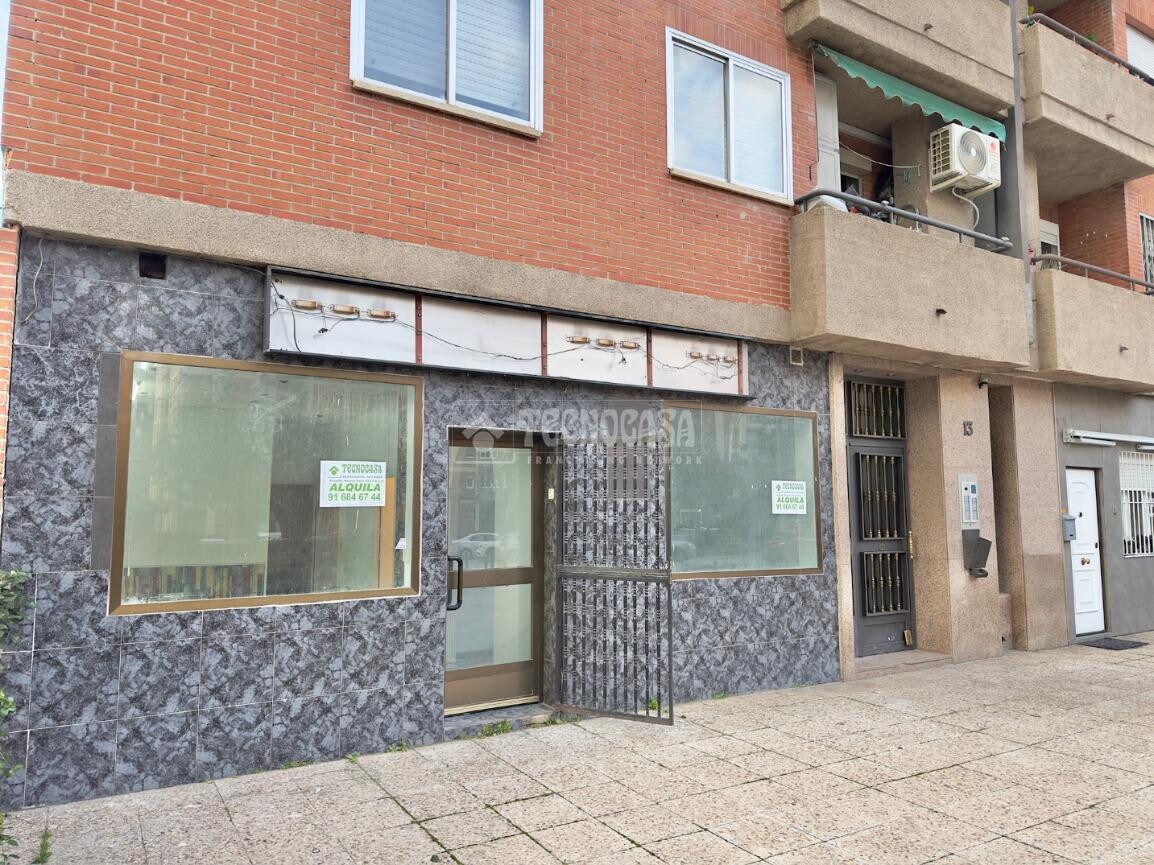 Retail in Móstoles, Madrid to rent Primary Photo- Image 1 of 3