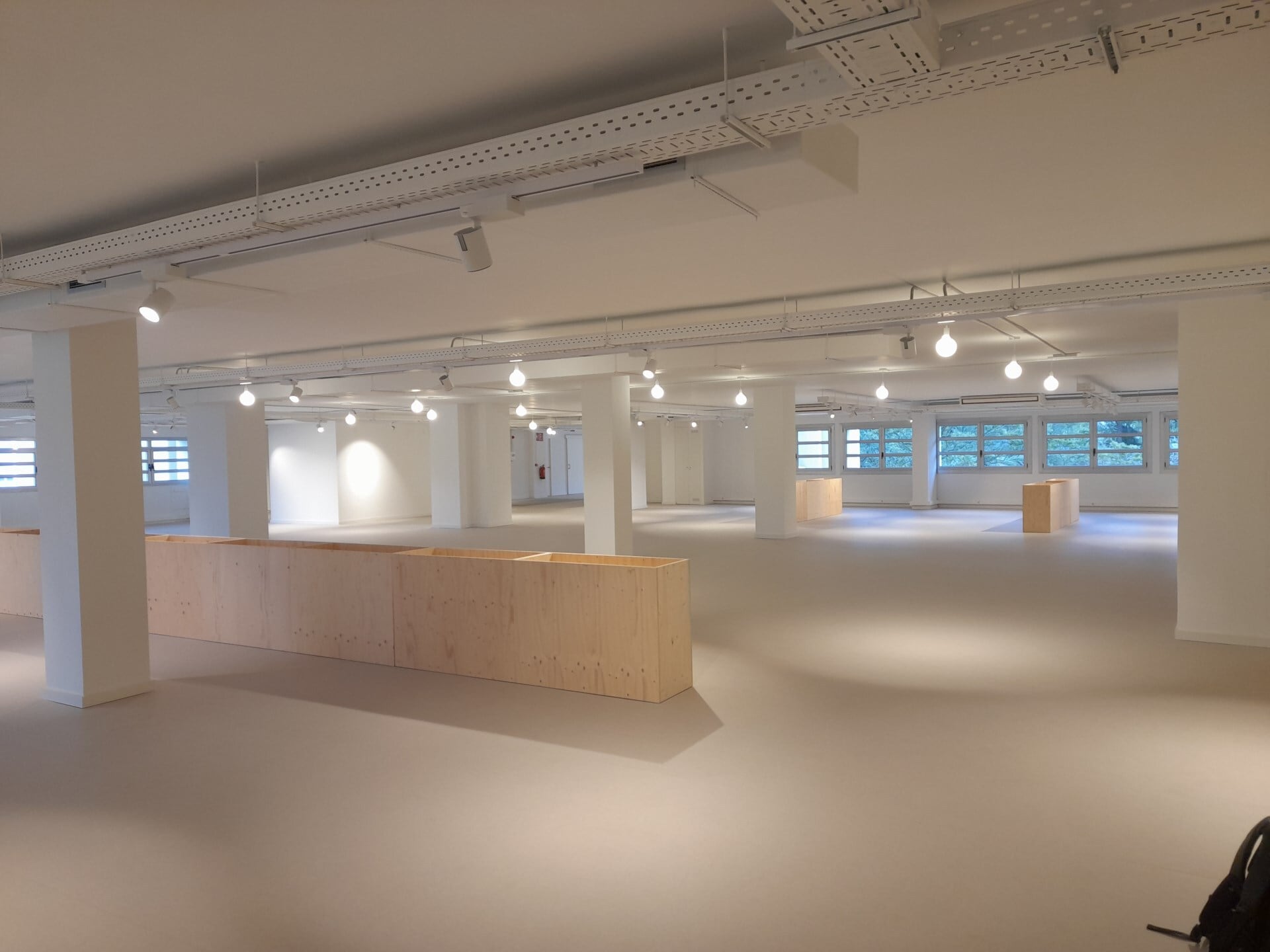 Office in Esplugues de Llobregat, Barcelona to rent Interior Photo- Image 1 of 19