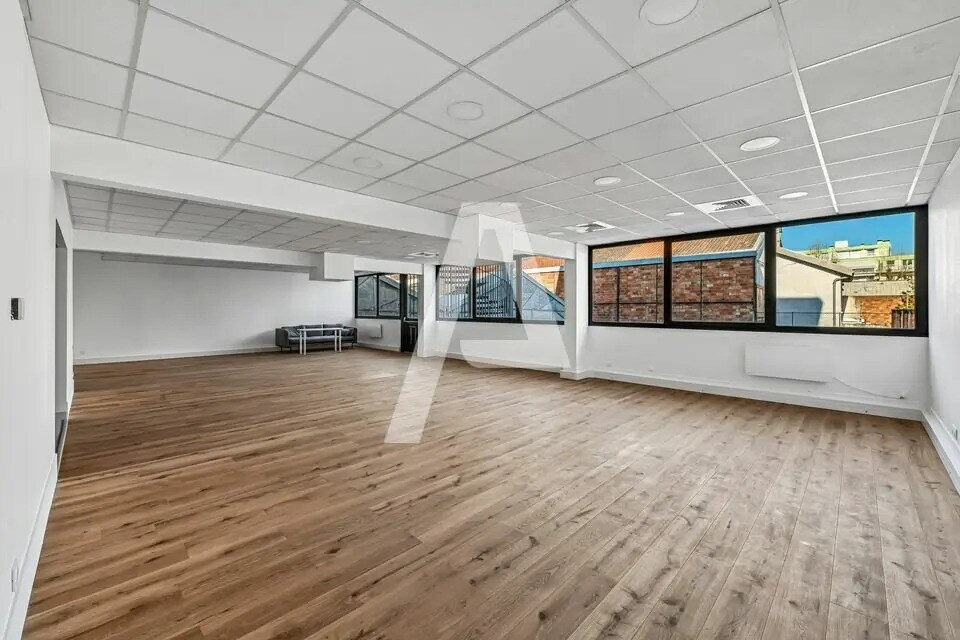 Office in Ivry-sur-Seine to rent Interior Photo- Image 1 of 7