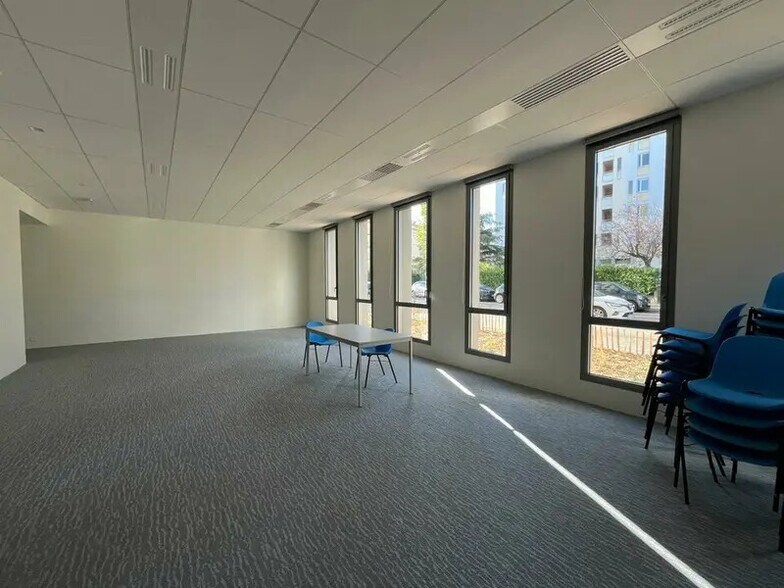 9 Rue Bonnet, Villeurbanne for sale - Building Photo - Image 2 of 19