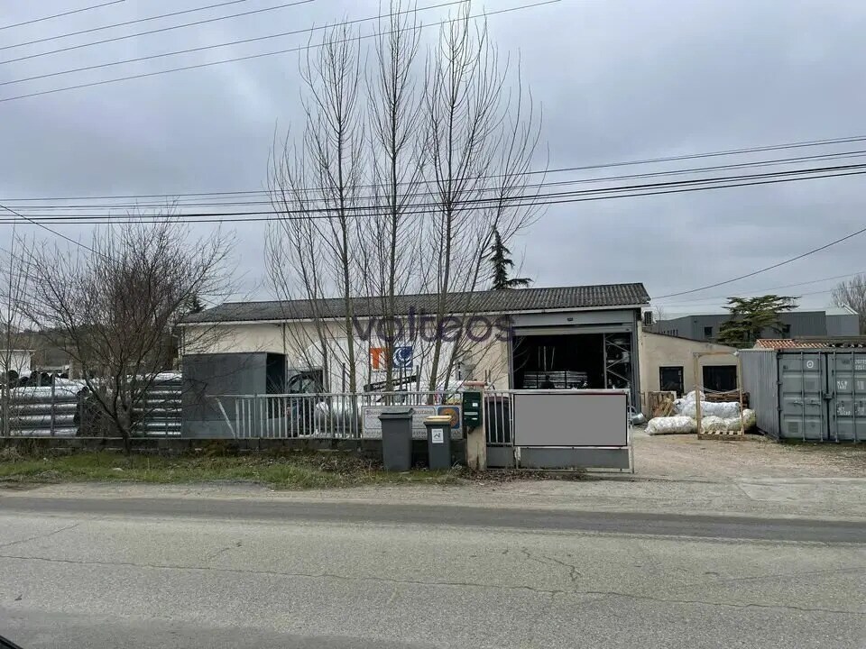 Office in Flourens to rent Building Photo- Image 1 of 11