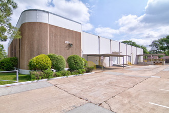 1720 Townhurst Dr, Houston, TX for rent Building Photo- Image 1 of 14