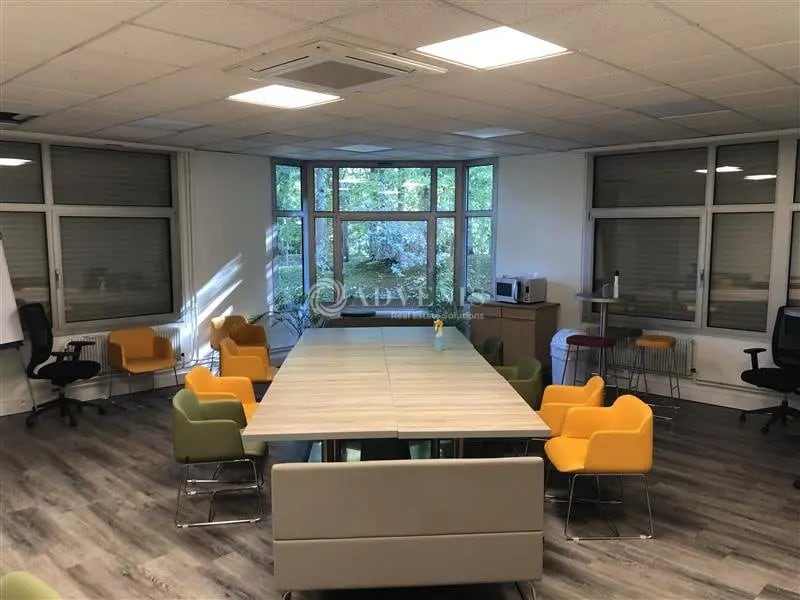 Location Bureaux 440 m² - Photo 1