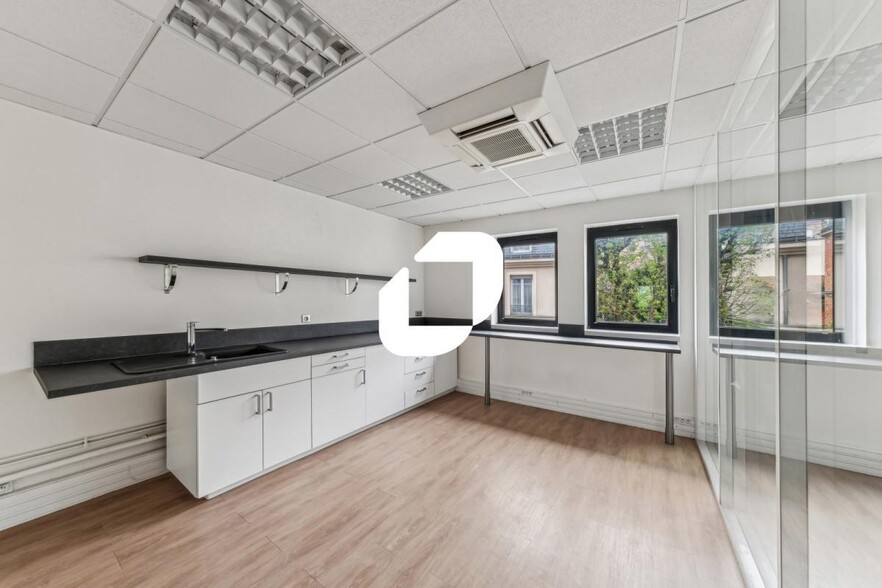 64-66 Rue Escudier, Boulogne-Billancourt to rent - Interior Photo - Image 1 of 21
