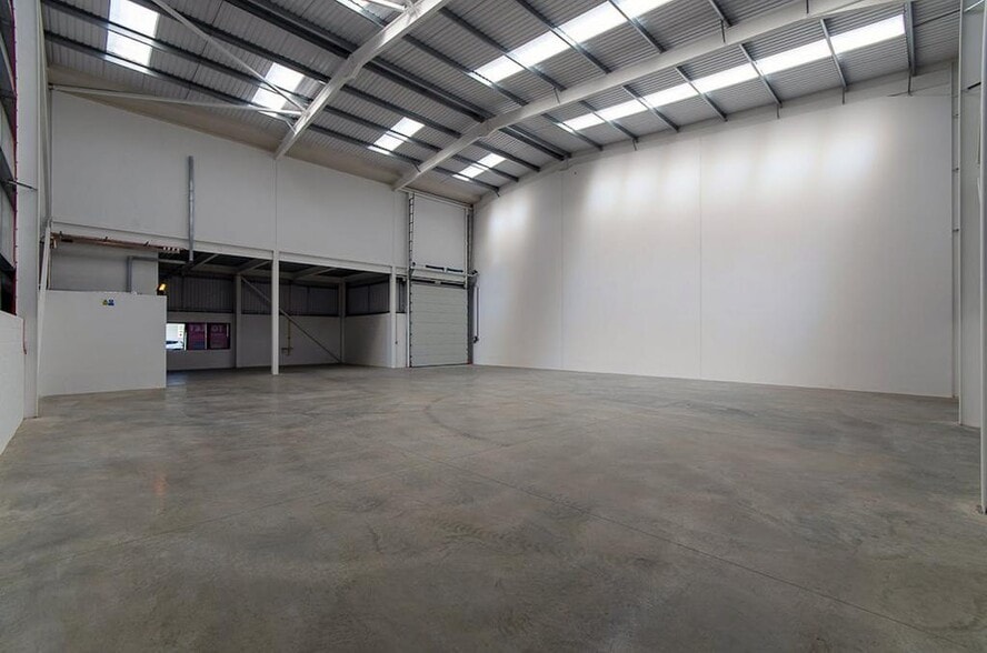 9 Portfield Rd, Portsmouth to rent - Building Photo - Image 3 of 27