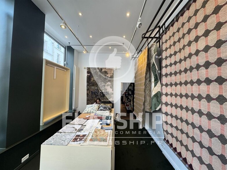 Retail in Paris to rent - Building Photo - Image 1 of 9