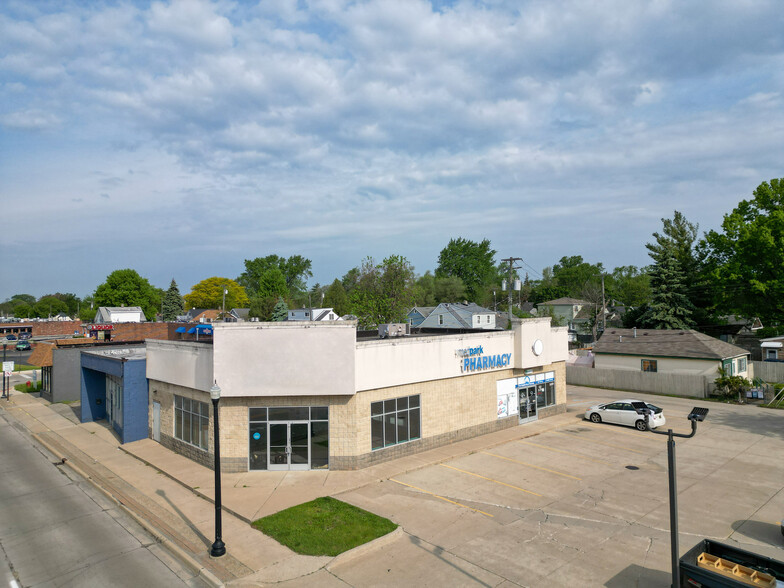 1055-1059 E 9 Mile Rd, Hazel Park, MI for rent - Building Photo - Image 1 of 8