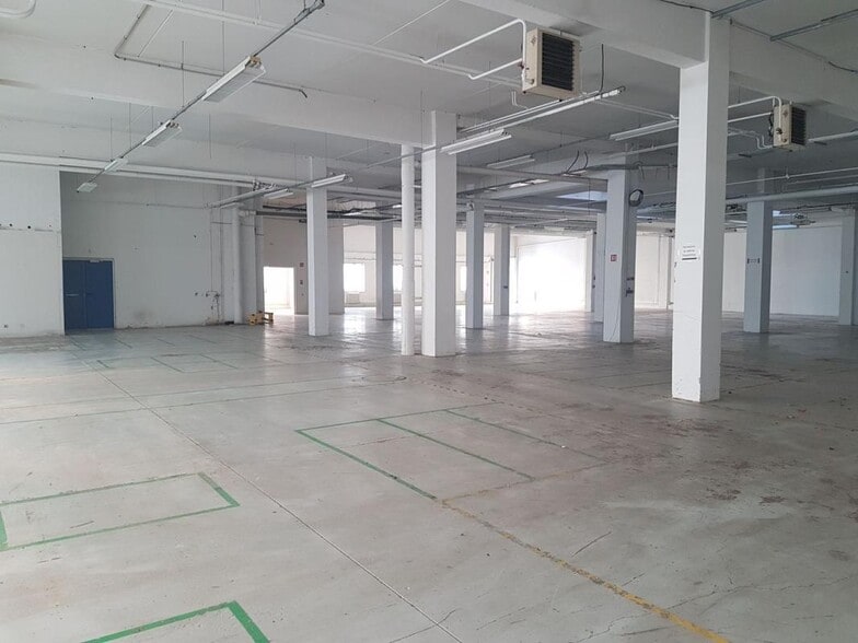 Industrial in Villepinte for sale - Interior Photo - Image 3 of 6