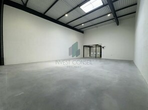Light Industrial in Osny to rent Interior Photo- Image 2 of 9
