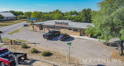 501 W Hondo Ave, Devine, TX for sale Primary Photo- Image 1 of 4