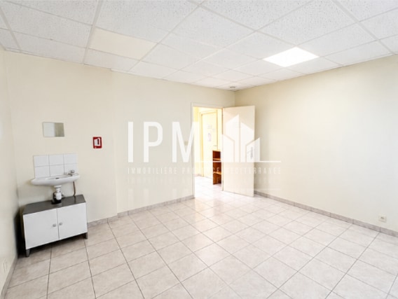 3 Bd Piot, Roquevaire to rent Interior Photo- Image 1 of 4