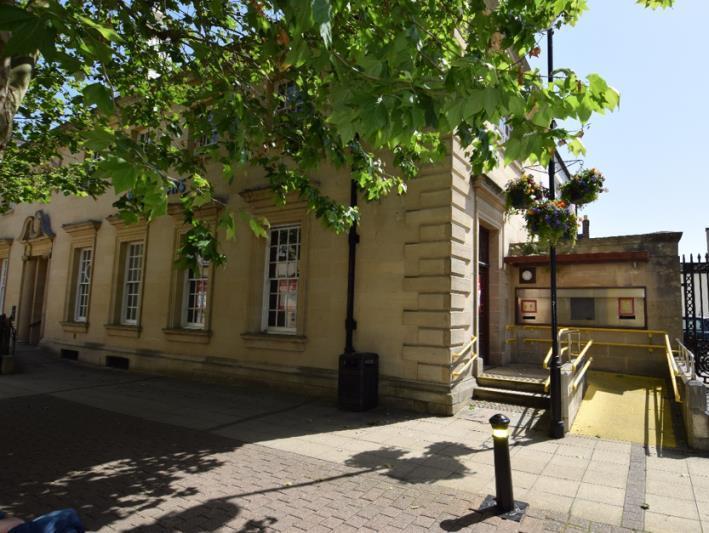 King George St, Yeovil to rent - Building Photo - Image 1 of 2