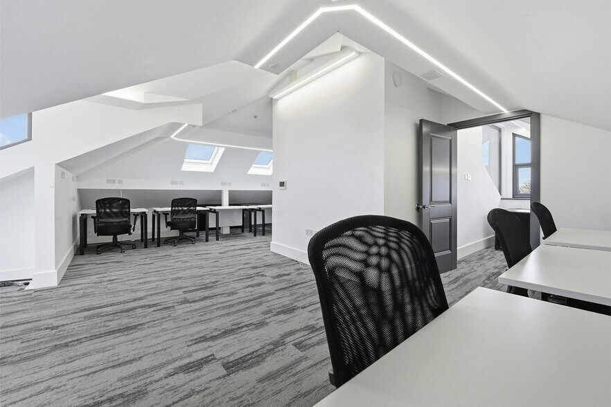 Mill Ln, Alderley Edge to rent - Building Photo - Image 1 of 10