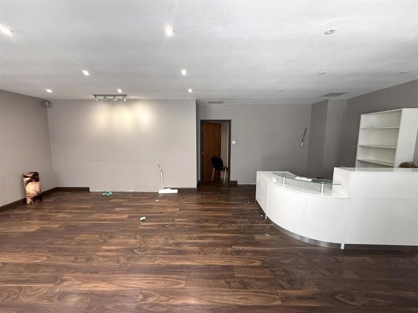 60-61 High St, Gravesend to rent Interior Photo- Image 1 of 10