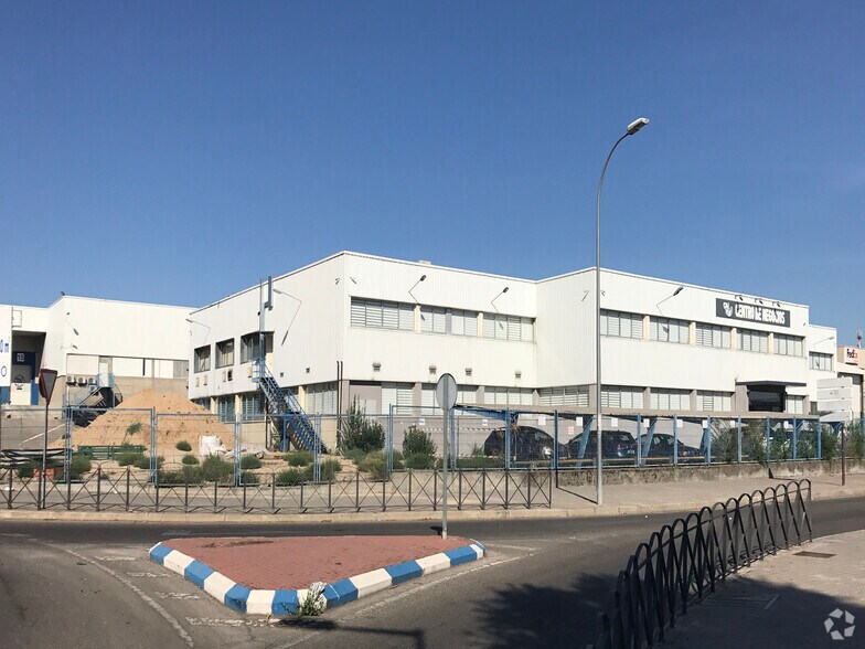 Calle la Mancha, 1, Coslada, Madrid to rent - Primary Photo - Image 1 of 6