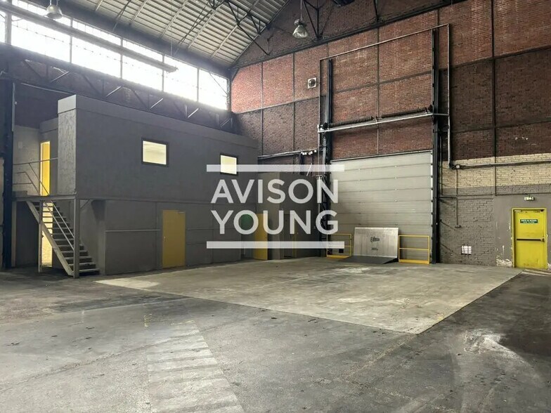 Light Industrial in Saint-Ouen-sur-Seine to rent - Interior Photo - Image 1 of 8