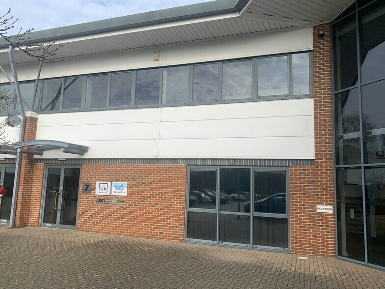 Bedford Rd, Petersfield for sale - Building Photo - Image 1 of 5