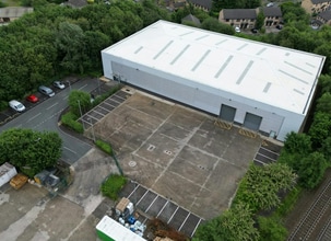 Kingsmark Fwy, Bradford to rent Building Photo- Image 1 of 3