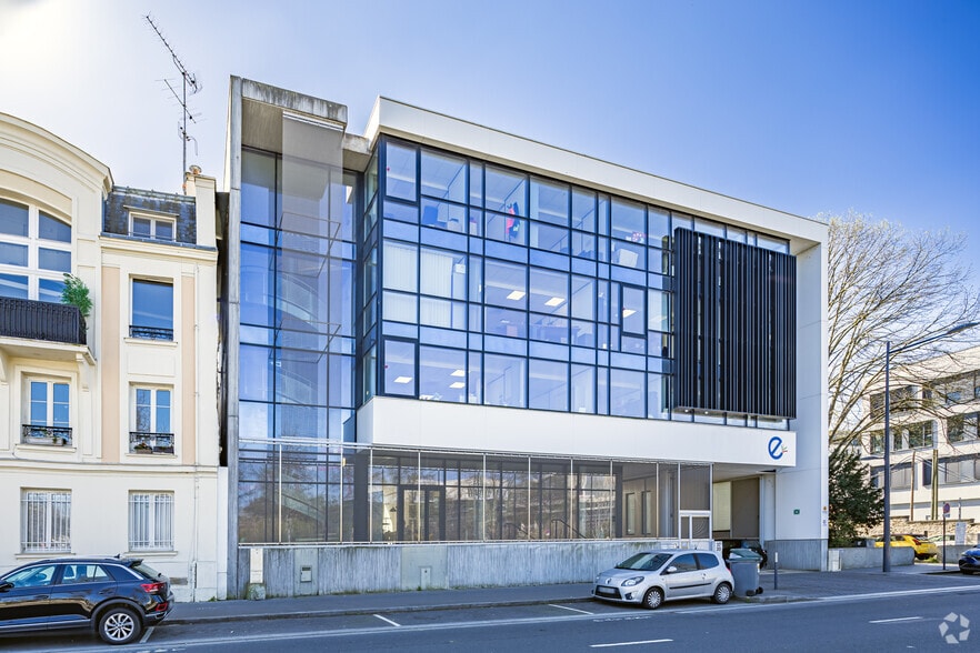 Office in Meudon to rent - Primary Photo - Image 1 of 16