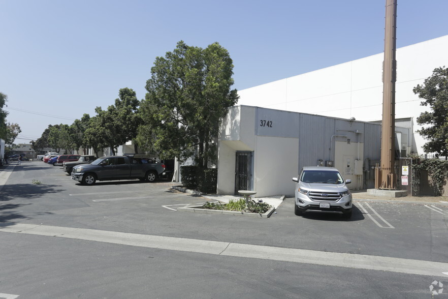 3738-3742 W Century Blvd, Inglewood, CA for rent - Building Photo - Image 3 of 6