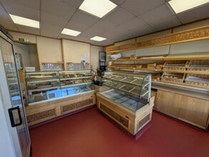 143 Worplesdon Rd, Guildford to rent Interior Photo- Image 1 of 3