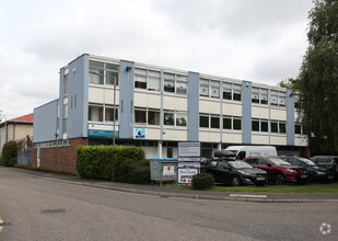 Comet Way, Southend On Sea for sale Primary Photo- Image 1 of 1