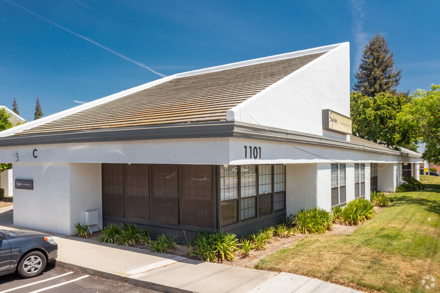 1101 Standiford Ave, Modesto, CA for rent - Building Photo - Image 3 of 10