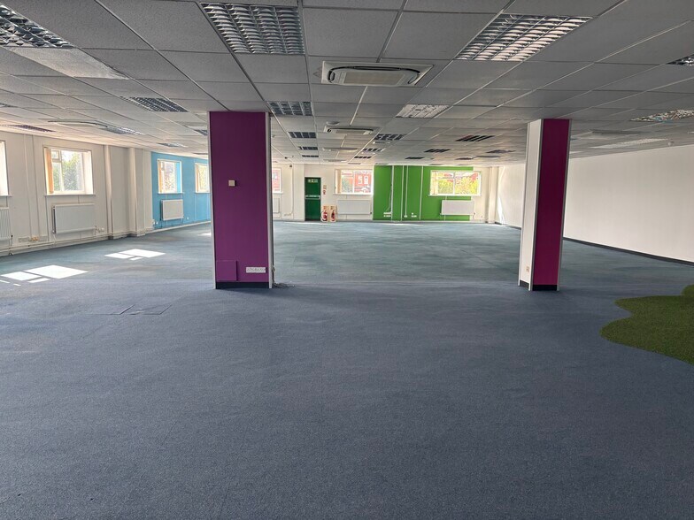 42 Bone Ln, Newbury to rent - Building Photo - Image 1 of 10