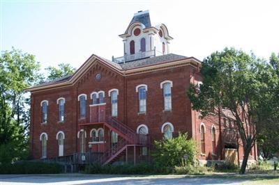 701-709 N Chestnut St, Dresden, OH for rent - Building Photo - Image 2 of 7