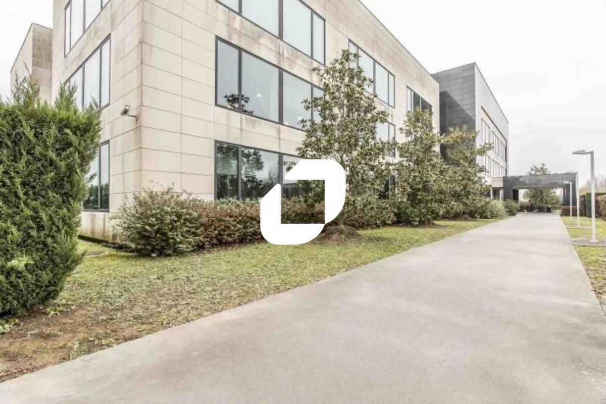 Office in Lieusaint for sale Building Photo- Image 1 of 7