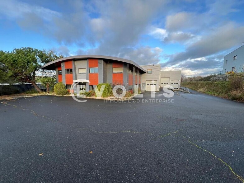 Light Industrial in FLEURIEUX-SUR-L'ARBRESLE for sale - Building Photo - Image 1 of 17
