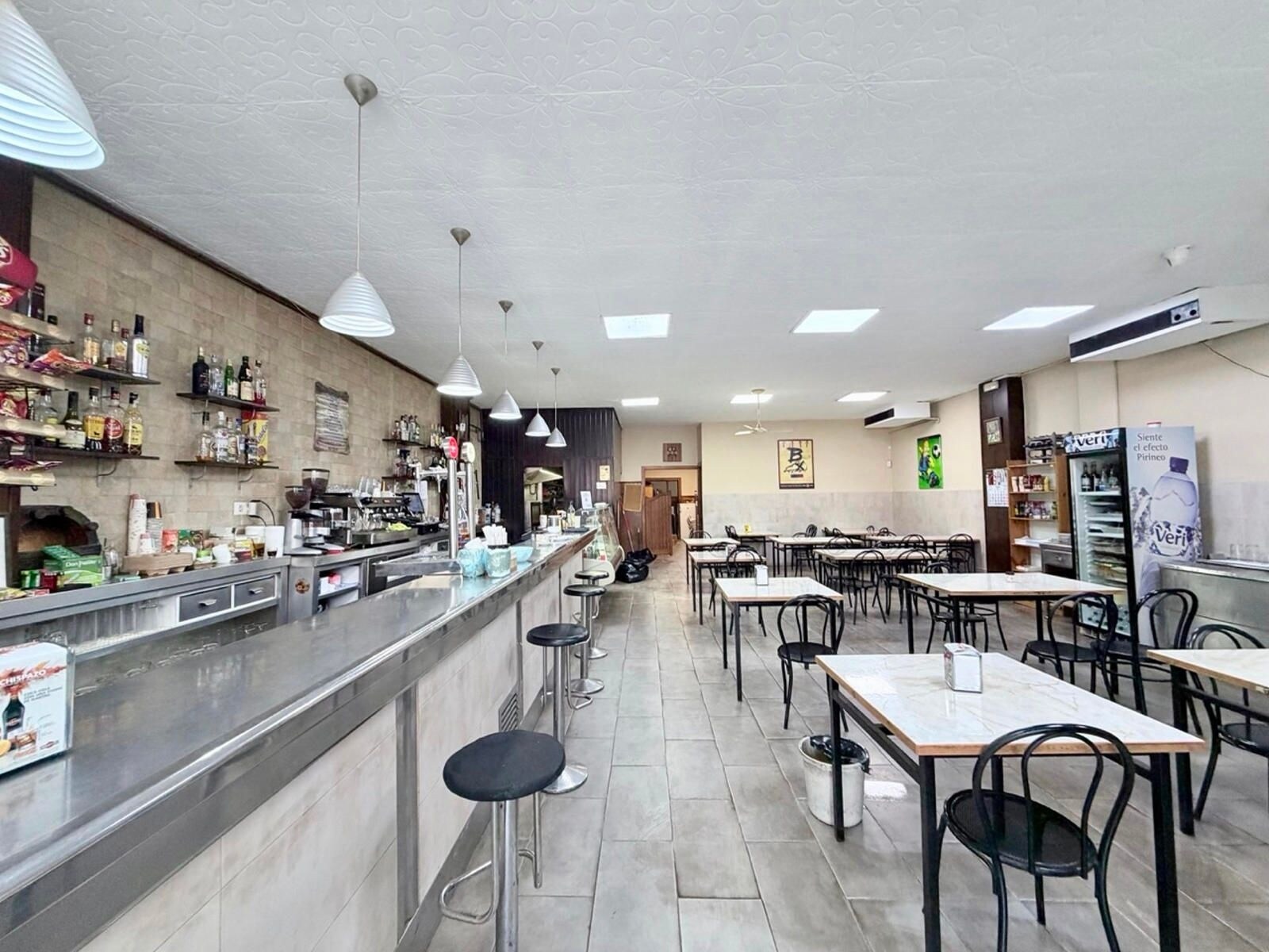 Retail in L'Hospitalet de Llobregat, Barcelona to rent Primary Photo- Image 1 of 2