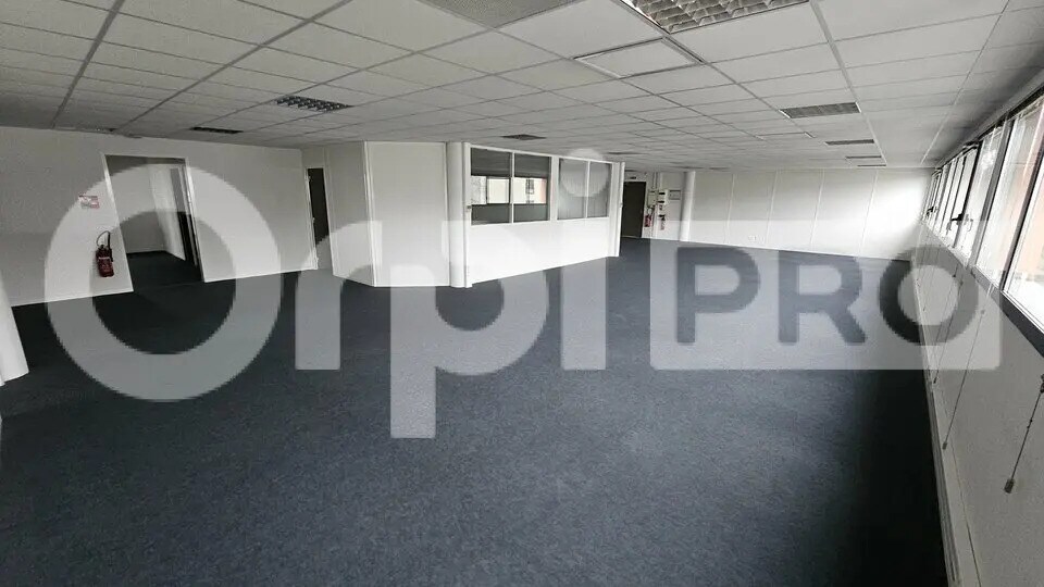 Office in Mérignac to rent - Interior Photo - Image 2 of 12