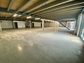 9 & 11 Apex Business Centre, Dunstable to rent Interior Photo- Image 2 of 4